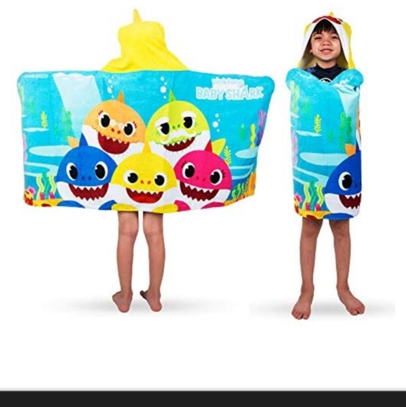 Baby shark hooded towel - Picture 2 of 3
